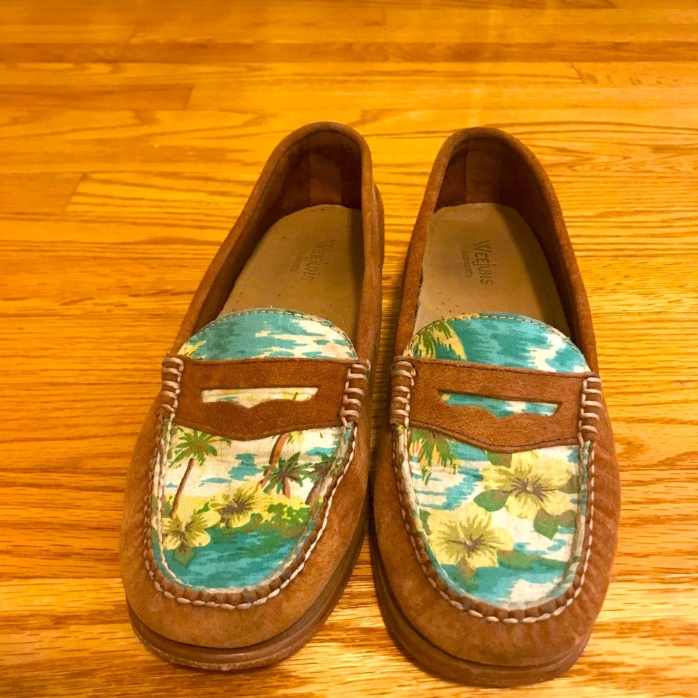 Hawaiian print bass weejun penny loafers 💚